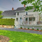 Rockland Home w/ Deck 5 Mins to Historic Downtown!