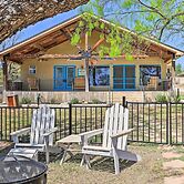 Charming Burnet Cottage w/ Lake View + Porch!