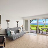 Oceanfront Condo w/ Pool & Grills in Molokai!