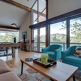 Chic Boulder Mountain Home w/ Hot Tub + Views