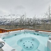 Alaskan Mountain Gem With Private Hot Tub & Gym!