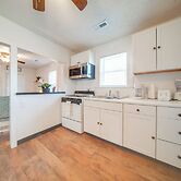 Charming Cottage w/ Yard < 1 Mi to Lake Erie!