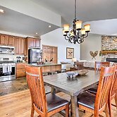 Luxe Rocky Mtn Retreat w/ Hot Tub - By Winter Park