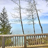 Gorgeous Charlevoix Home on Lake Michigan!