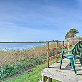 Smith River Vintage Cabin: Oceanfront Deck + Views