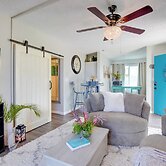 Sunny Central Condo: Lanai & Community Pool Access