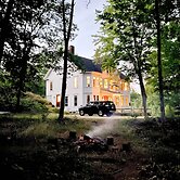 Spacious Home on Bear Camp River in Tamworth!