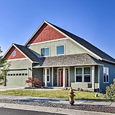 Incredible Oregon Retreat w/ Private Hot Tub!