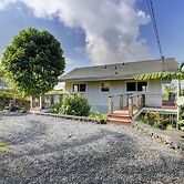 Cozy Kona Coast Apt w/ Lanai ~ 8 Miles to Beach!