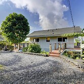 Cozy Kona Coast Apt w/ Lanai ~ 8 Miles to Beach!