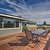 Updated Farmhouse w/ Deck on Central Oregon Canal!