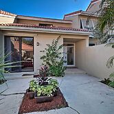 1 Mi to PGA Golf: Retreat w/ Pool in Palm Beach