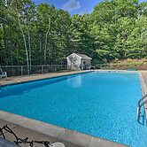Intervale Family Retreat: Mtn View & Pool Access!
