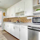 Seattle Garden Apt: Walk to Water & Amenities!