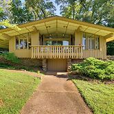 Tranquil Mid-century Modern Cottage w/ Forest View