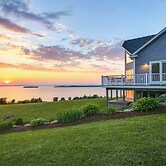 Waterfront Lake Champlain Home w/ Hot Tub & Sauna!