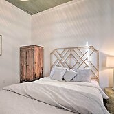 Near Beach & Strand: Bright Cottage in Galveston