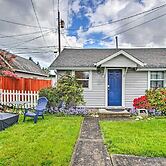 Lovely Tacoma Cottage w/ Fire Pit, Near Dtwn!