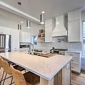 Spacious Portland Home: Walk Downtown!