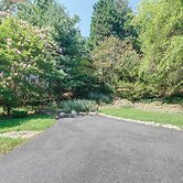 Bethesda Apartment + Yard ~ 9 Mi to D.C