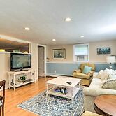 3 Mi to Bourne Scenic Park: Quaint Cape Cod Apt