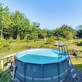 Keaau Apartment on Beautiful Acre w/ Pool & Deck!