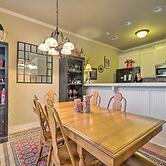 Fayetteville Apt by Univ of Arkansas Campus!