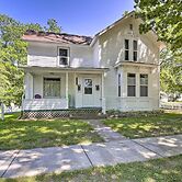 Family-friendly Menomonie Retreat: Walk to Town!