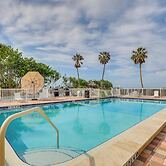 Sunlit Longboat Key Escape w/ Private Resort Beach