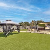 Hot Tub, Yard & Fire Pit: Joshua Tree Home!