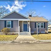 Walk to Shore: Updated Buzzards Bay Cottage!