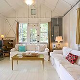 Cozy Stockbridge Cabin - Walk to Beach & Lake!