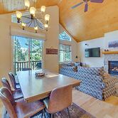 Central Townhome < 1 Mi to The Village at Mammoth!