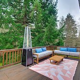 Central 4-acre Cottage w/ Deck: Walk to Bay!