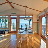 Puget Sound Escape: Private Beach & Oversized Deck