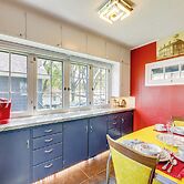 Homey Cottage With Sunroom & Smart TV!