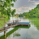 Modern Tims Ford Lake Home w/ Private Dock & Pool!