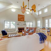 Spacious Avalon Beach House - 2 Blocks to Water!