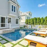 Spacious Avalon Beach House - 2 Blocks to Water!