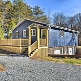 Charming Yadkin Valley Cottage w/ Deck & Yard