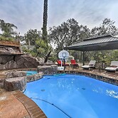 Chic Whittier Oasis: Private Pool, Hot Tub & Grill