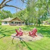 Views & Private Dock: Lakefront Eustace House!