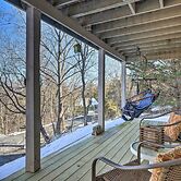 Massanutten Retreat w/ Double Deck & Mtn View!