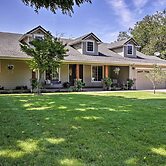 Mcminnville Wine Country Home w/ Hot Tub + Deck