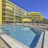 Marco Island Condo w/ Patio: Steps to Beach Access
