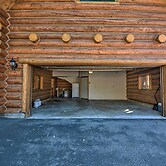 Custom Bitterroot Valley Cabin w/ Hot Tub & Views!