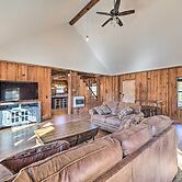Wilburton Cabin w/ Fire Pit, Mountain Views!