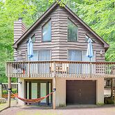 < 1 Mi to Lake Wallenpaupack: Poconos Cabin Rental