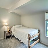 Spacious Family Home on Golf Course: Hike & Bike!