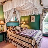 'astoria Painted Lady' Historic Apt w/ River View!